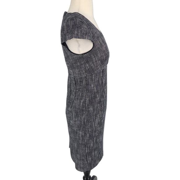 Banana Republic Italian Made Textured Fabric V-Neck Sheath Dress Gray, Size 0 - Picture 6 of 6